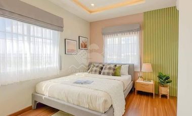 Garden Lover's Delight: 4-BR Townhome