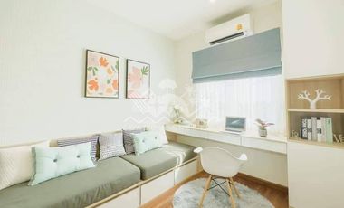 Garden Lover's Delight: 4-BR Townhome