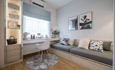 Garden Lover's Delight: 4-BR Townhome