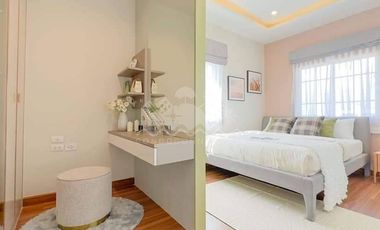 Garden Lover's Delight: 4-BR Townhome