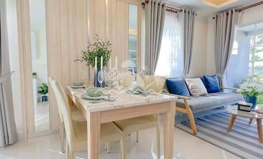 Garden Lover's Delight: 4-BR Townhome