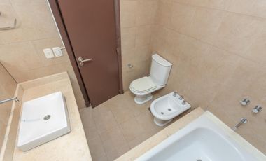 Departamento en venta en Martínez, de 2 ambientes, cochera, baulera.