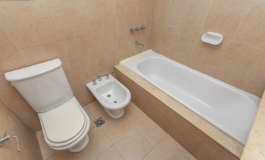 Departamento en venta en Martínez, de 2 ambientes, cochera, baulera.