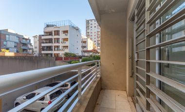 Departamento en venta en Martínez, de 2 ambientes, cochera, baulera.
