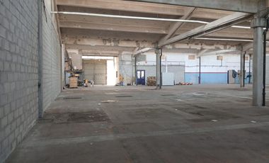 Depósito de 1000 m2 cubiertos en Florida