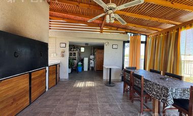 Venta casa para dos familias con local en Villa Dominco