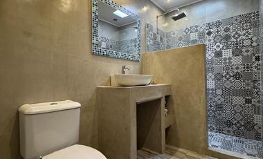 Venta casa para dos familias con local en Villa Dominco