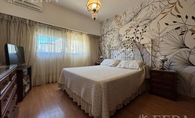 Venta casa para dos familias con local en Villa Dominco