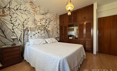 Venta casa para dos familias con local en Villa Dominco
