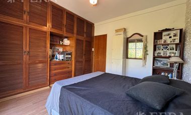 Venta casa para dos familias con local en Villa Dominco