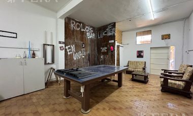 Venta casa para dos familias con local en Villa Dominco