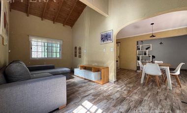 Venta casa para dos familias con local en Villa Dominco
