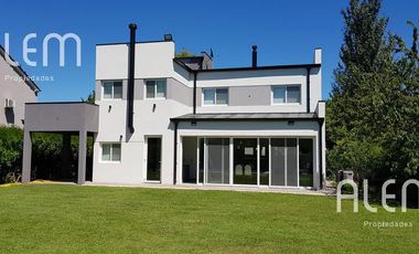 Casa en venta y alquiler en Quintas del Sol