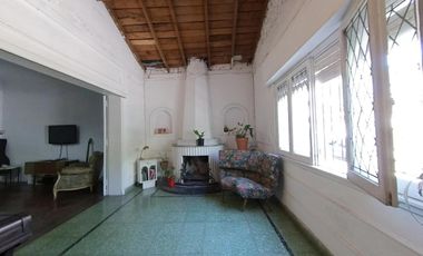 NUEVAS CONDICIONES, Chalet sobre Belgrano 1195 con patio