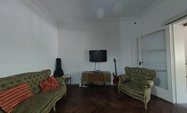 NUEVAS CONDICIONES, Chalet sobre Belgrano 1195 con patio