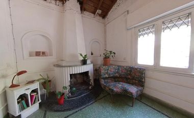 NUEVAS CONDICIONES, Chalet sobre Belgrano 1195 con patio
