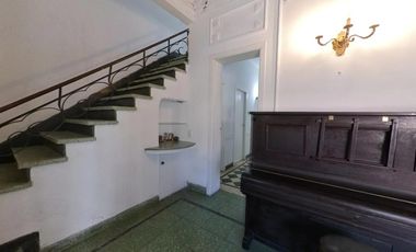 NUEVAS CONDICIONES, Chalet sobre Belgrano 1195 con patio