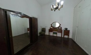 NUEVAS CONDICIONES, Chalet sobre Belgrano 1195 con patio