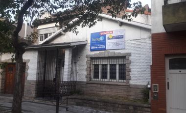 NUEVAS CONDICIONES, Chalet sobre Belgrano 1195 con patio