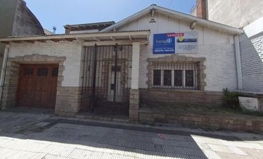 NUEVAS CONDICIONES, Chalet sobre Belgrano 1195 con patio