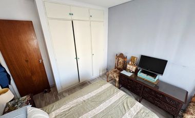 Departamento tres ambientes con cochera en alquiler