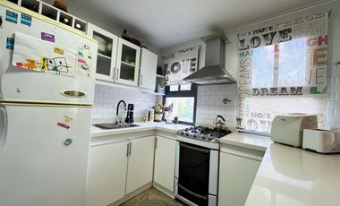 Departamento tres ambientes con cochera en alquiler