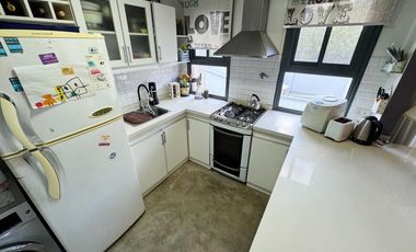 Departamento tres ambientes con cochera en alquiler