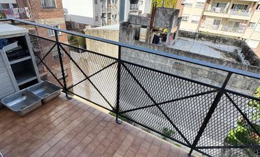 Departamento tres ambientes con cochera en alquiler