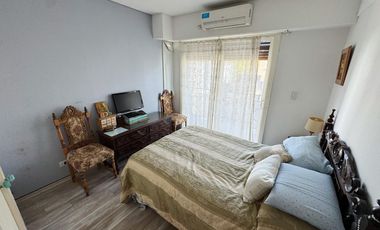 Departamento tres ambientes con cochera en alquiler