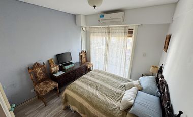Departamento tres ambientes con cochera en alquiler