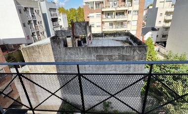 Departamento tres ambientes con cochera en alquiler