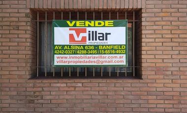 Hermosa Casa con 2 dormitorios, cochera y amplio patio en Banfield Este. APTA CRÉDITO!
