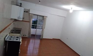 Departamento 3 amb. al fenten con balcon en alquiler