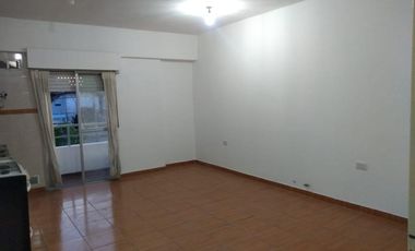 Departamento 3 amb. al fenten con balcon en alquiler