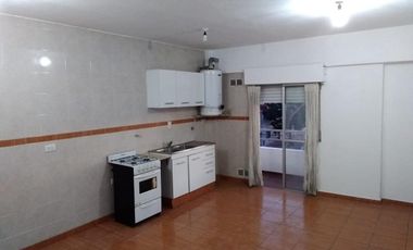 Departamento 3 amb. al fenten con balcon en alquiler