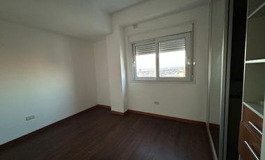 ALQUILER | SEMIPISO CÉNTRICO 4 DORMITORIOS   2 COCHERAS – POSADAS