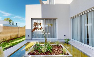 CASA EN VENTA EN LA PLATA GORINA 3 DORMITORIOS TERRAZA