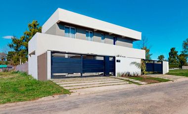 CASA EN VENTA EN LA PLATA GORINA 3 DORMITORIOS TERRAZA