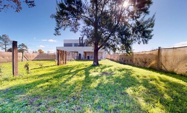 CASA EN VENTA EN LA PLATA GORINA 3 DORMITORIOS TERRAZA