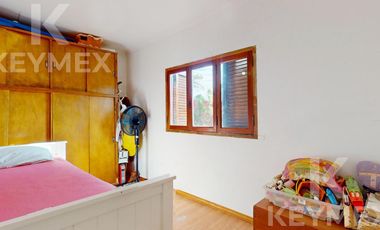 Casa, Parque, Quincho y Pileta en Venta