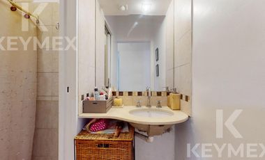 Casa, Parque, Quincho y Pileta en Venta