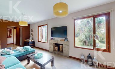 Casa, Parque, Quincho y Pileta en Venta