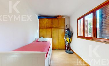 Casa, Parque, Quincho y Pileta en Venta