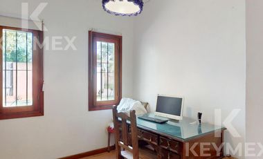 Casa, Parque, Quincho y Pileta en Venta