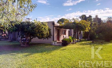 Casa, Parque, Quincho y Pileta en Venta