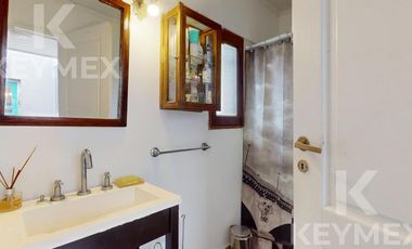 Casa, Parque, Quincho y Pileta en Venta