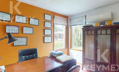 Casa, Parque, Quincho y Pileta en Venta