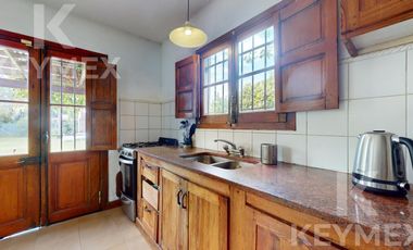 Casa, Parque, Quincho y Pileta en Venta