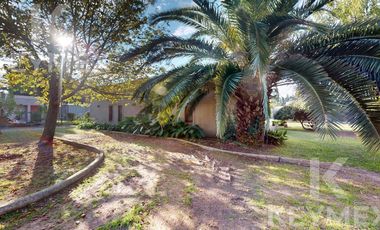 Casa, Parque, Quincho y Pileta en Venta
