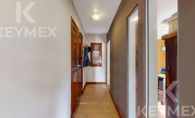 Casa, Parque, Quincho y Pileta en Venta